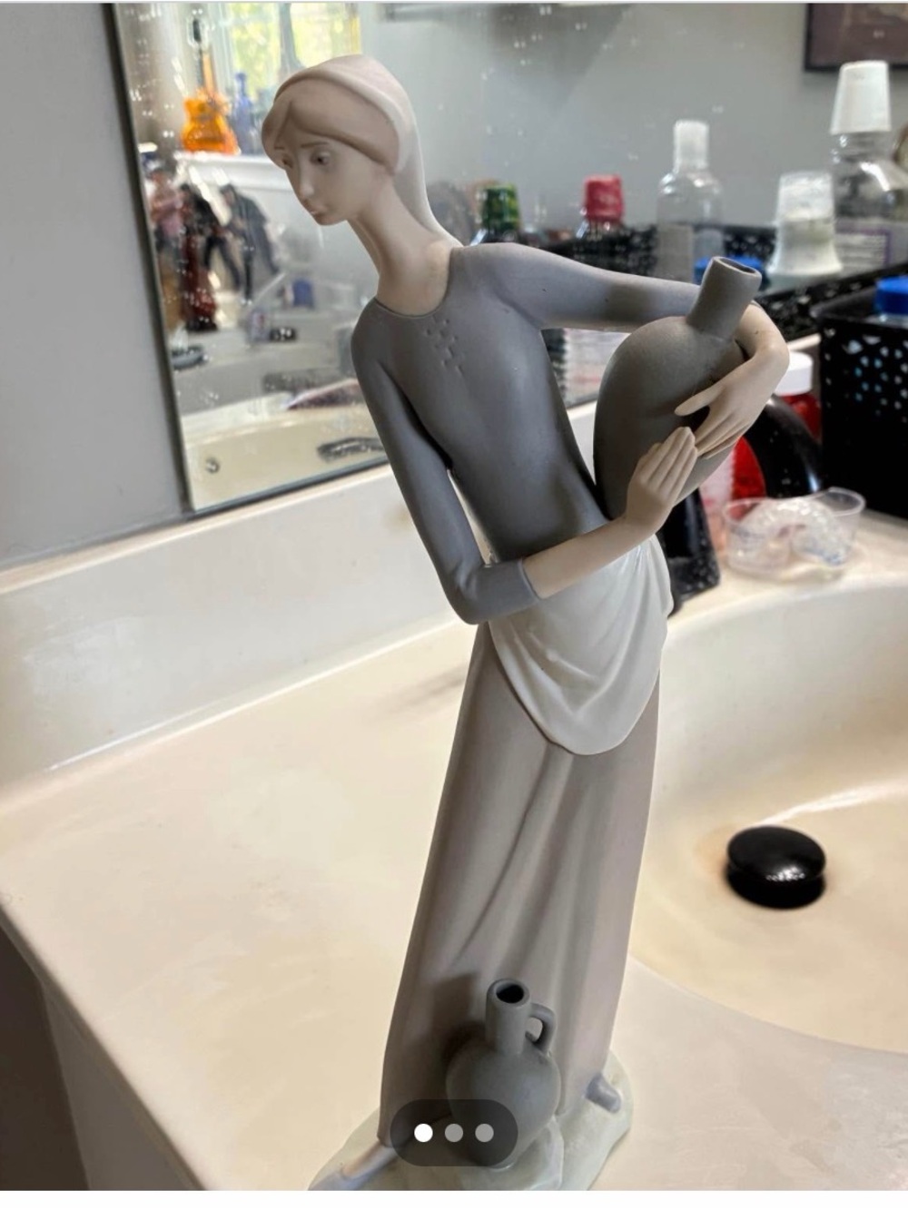 Lladro 4875 - Girl with Jug / Girl with Jugs